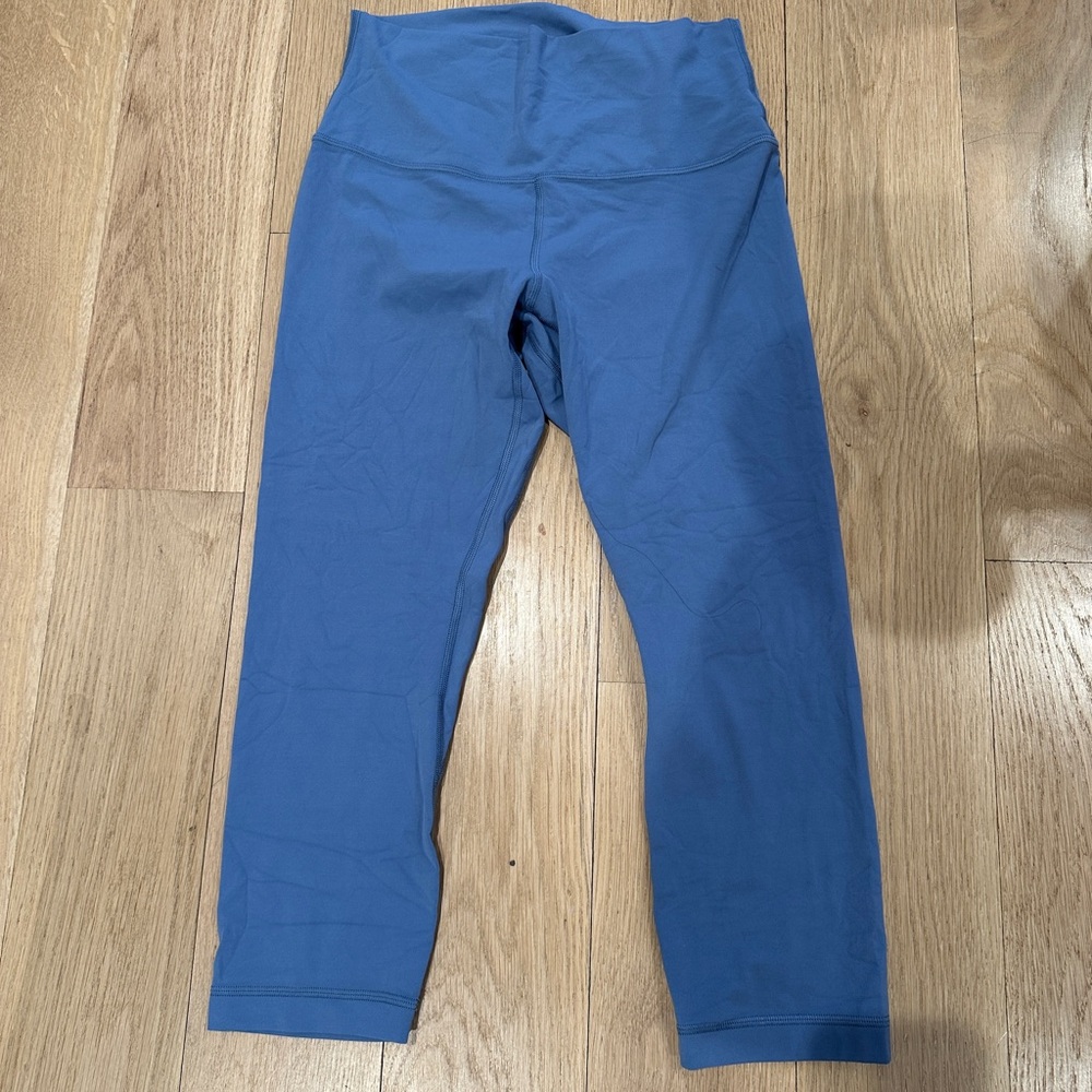 Lululemon NEVER WORN cropped Blue Leggings